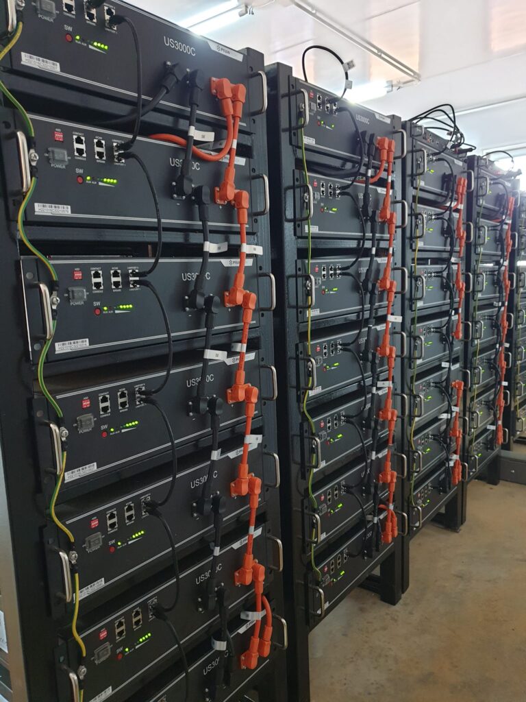 Descubre cómo nuestras soluciones de energía solar y baterías de respaldo en Ciudad de México, Los Ángeles, y San José garantizan una autonomía energética eficiente y sostenible para tu hogar o negocio