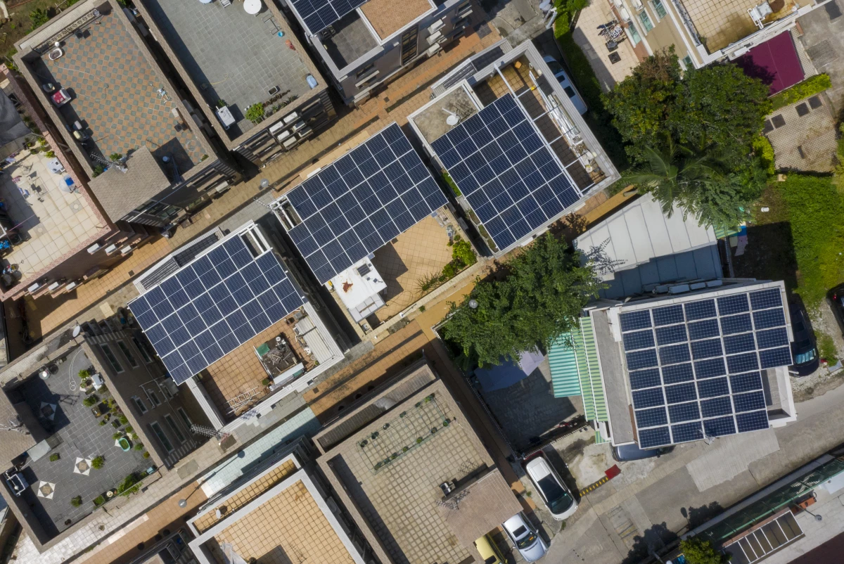 Descubre cómo nuestras soluciones de energía solar y baterías de respaldo en México y California garantizan una autonomía energética eficiente y sostenible para tu hogar o negocio