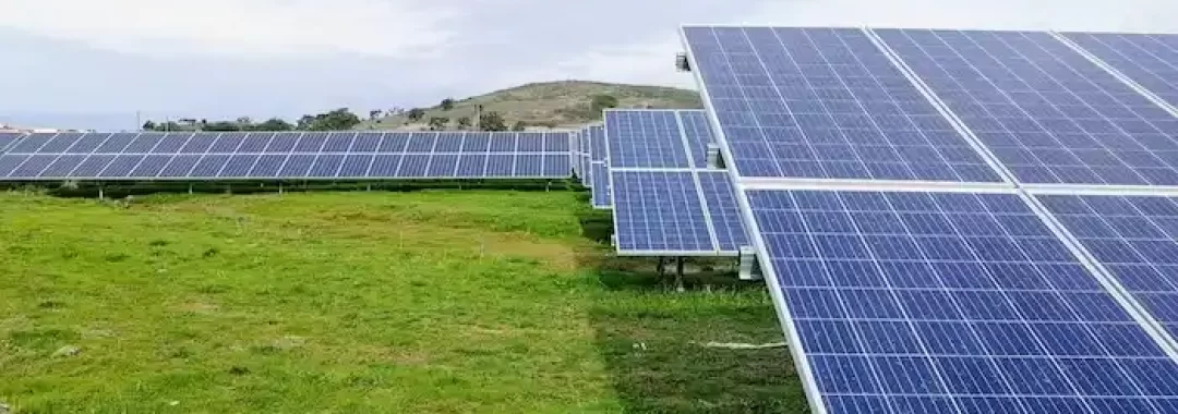 Descubre cómo nuestras soluciones de energía solar y baterías de respaldo en México y California garantizan una autonomía energética eficiente y sostenible para tu hogar o negocio