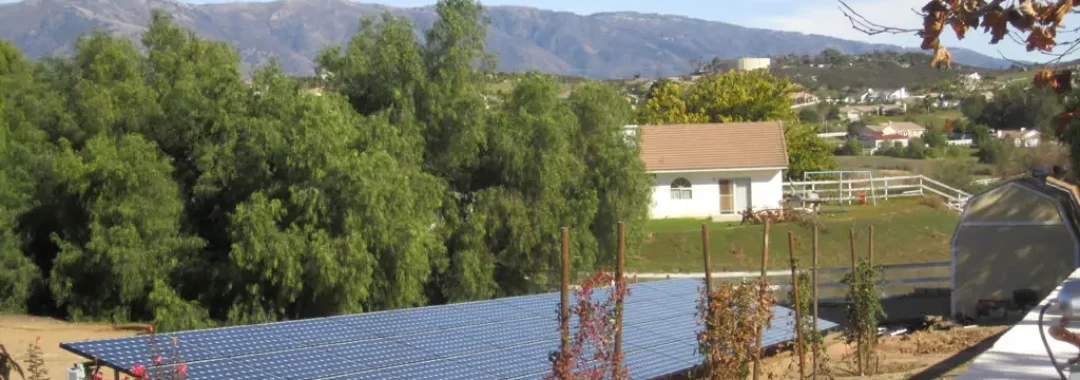 Descubre cómo nuestras soluciones de energía solar y baterías de respaldo en México y California garantizan una autonomía energética eficiente y sostenible para tu hogar o negocio