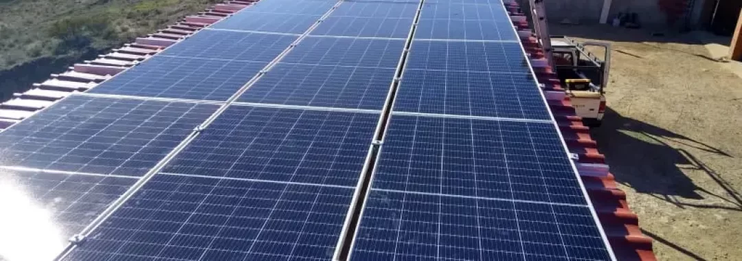 Descubre cómo nuestras soluciones de energía solar y baterías de respaldo en México y California garantizan una autonomía energética eficiente y sostenible para tu hogar o negocio