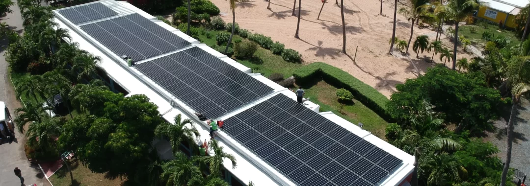 Descubre cómo nuestras soluciones de energía solar y baterías de respaldo en México y California garantizan una autonomía energética eficiente y sostenible para tu hogar o negocio