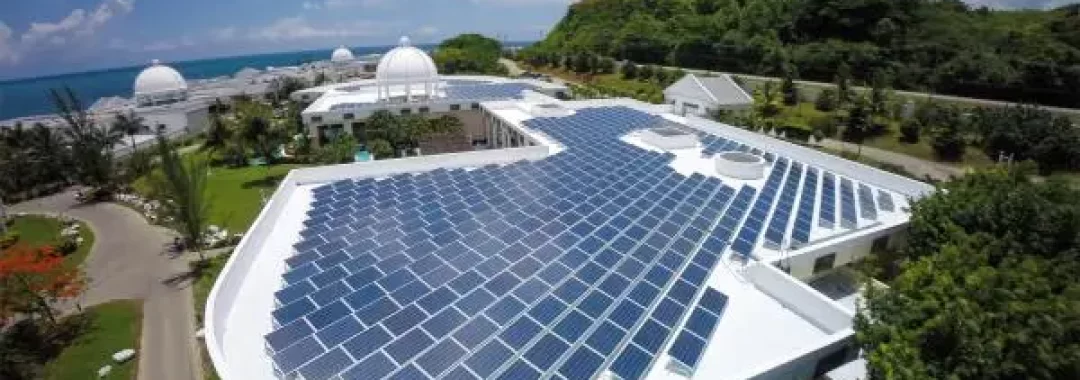 Descubre cómo nuestras soluciones de energía solar y baterías de respaldo en México y California garantizan una autonomía energética eficiente y sostenible para tu hogar o negocio