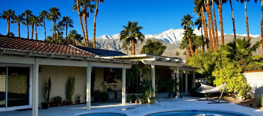 Descubre cómo nuestras soluciones de energía solar y baterías de respaldo en México y California garantizan una autonomía energética eficiente y sostenible para tu hogar o negocio