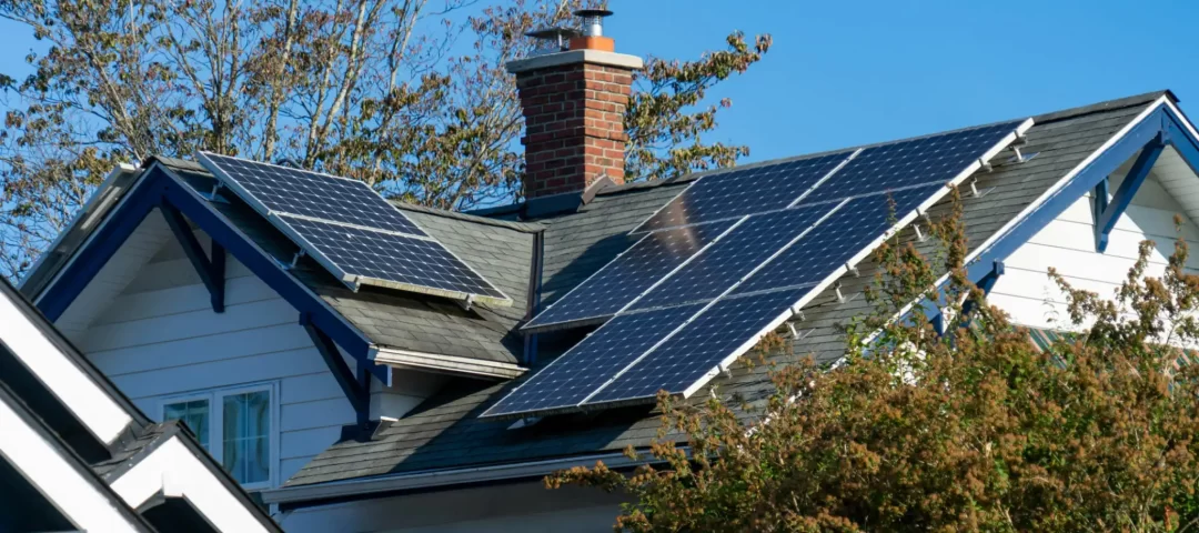 Descubre cómo nuestras soluciones de energía solar y baterías de respaldo en México y California garantizan una autonomía energética eficiente y sostenible para tu hogar o negocio