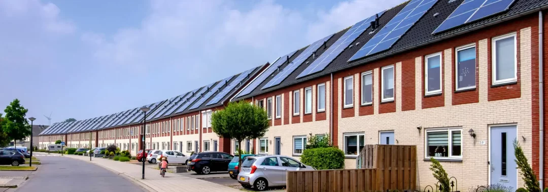 Descubre cómo nuestras soluciones de energía solar y baterías de respaldo en México y California garantizan una autonomía energética eficiente y sostenible para tu hogar o negocio