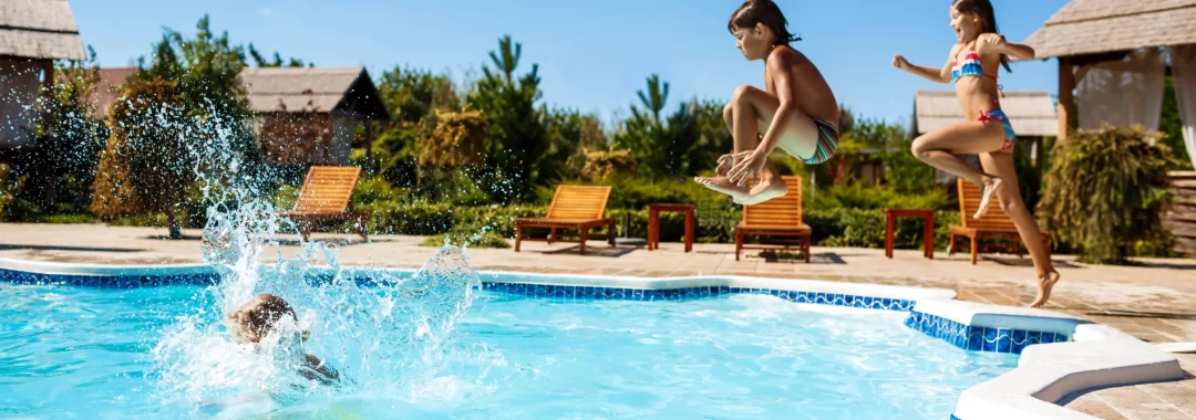 Descubre cómo nuestras soluciones de energía solar y baterías de respaldo en México y California garantizan una autonomía energética eficiente y sostenible para tu hogar o negocio