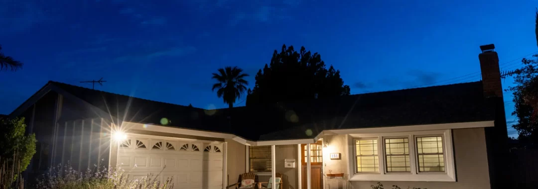 Descubre cómo nuestras soluciones de energía solar y baterías de respaldo en México y California garantizan una autonomía energética eficiente y sostenible para tu hogar o negocio