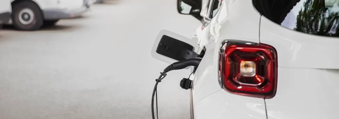 Descubre cómo nuestras soluciones de energía solar y baterías de respaldo en México y California garantizan una autonomía energética eficiente y sostenible para tu hogar o negocio